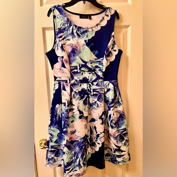 APT. 9 Dress Size M Scuba Diving Material with Pockets - Picture 1 of 5